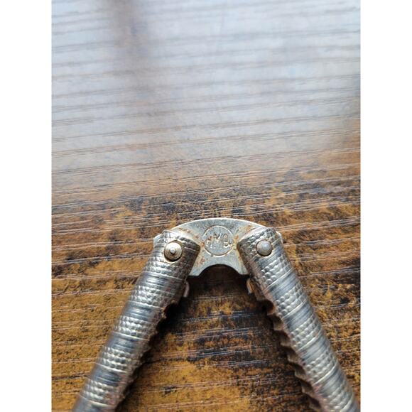 Vintage HMB 5" Nut Cracker/Sheller - used - Picture 4 of 7